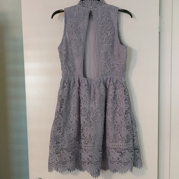 Lavender lace dress - Picture 3 of 8